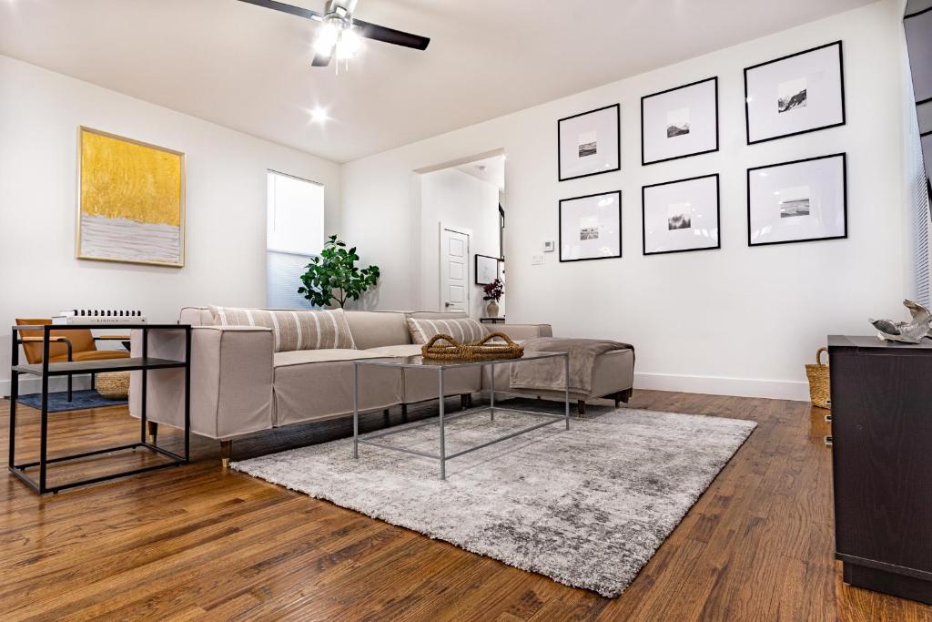 Beautiful Contemporary 4BR near Downtown Dallas photo 3