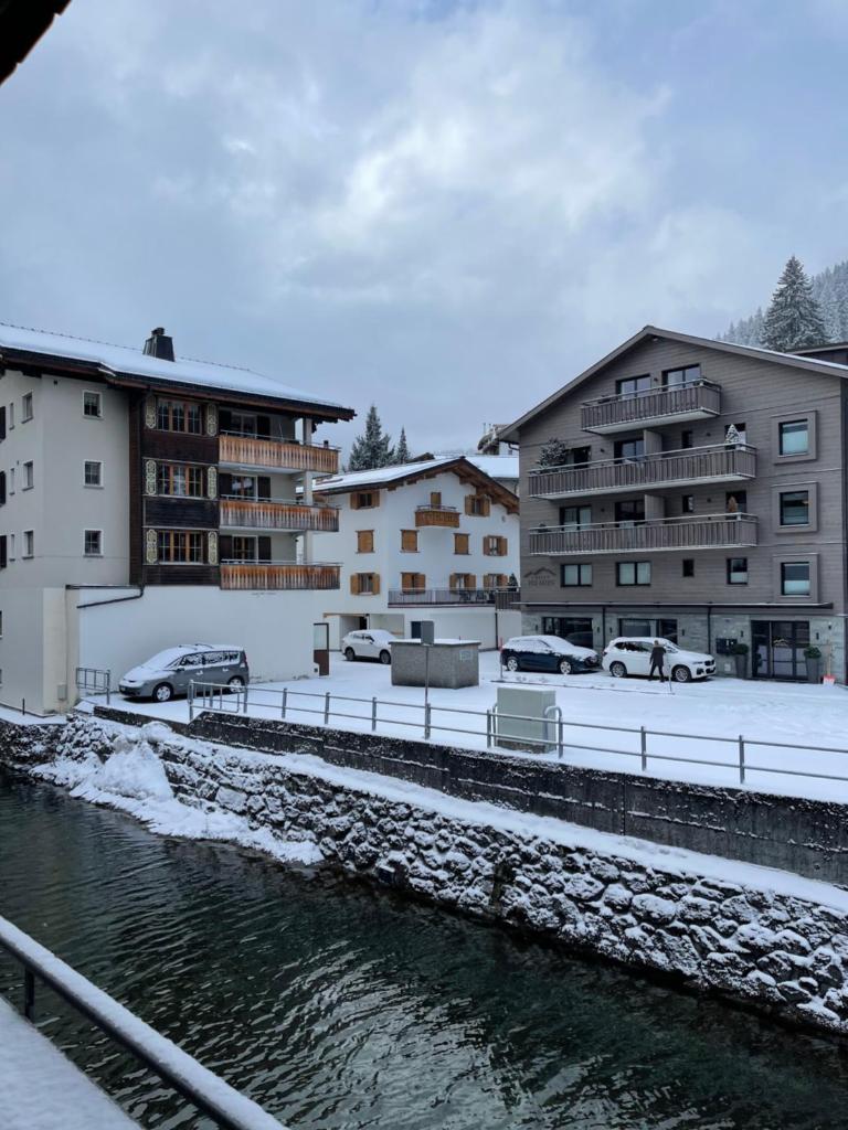 TOP LOCATION - Klosters center - 130m distance to ski lift Parsenn Gotschnabahn and railway station Klosters Platz - direct connection to Davos photo 3