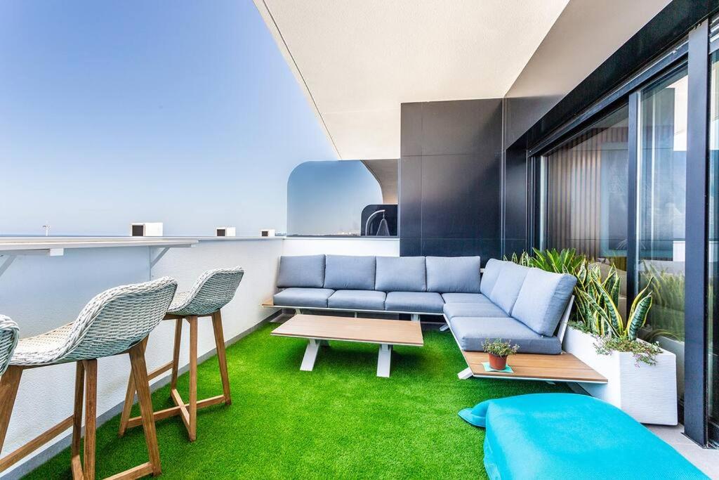 Sea view stylish apartment photo 1
