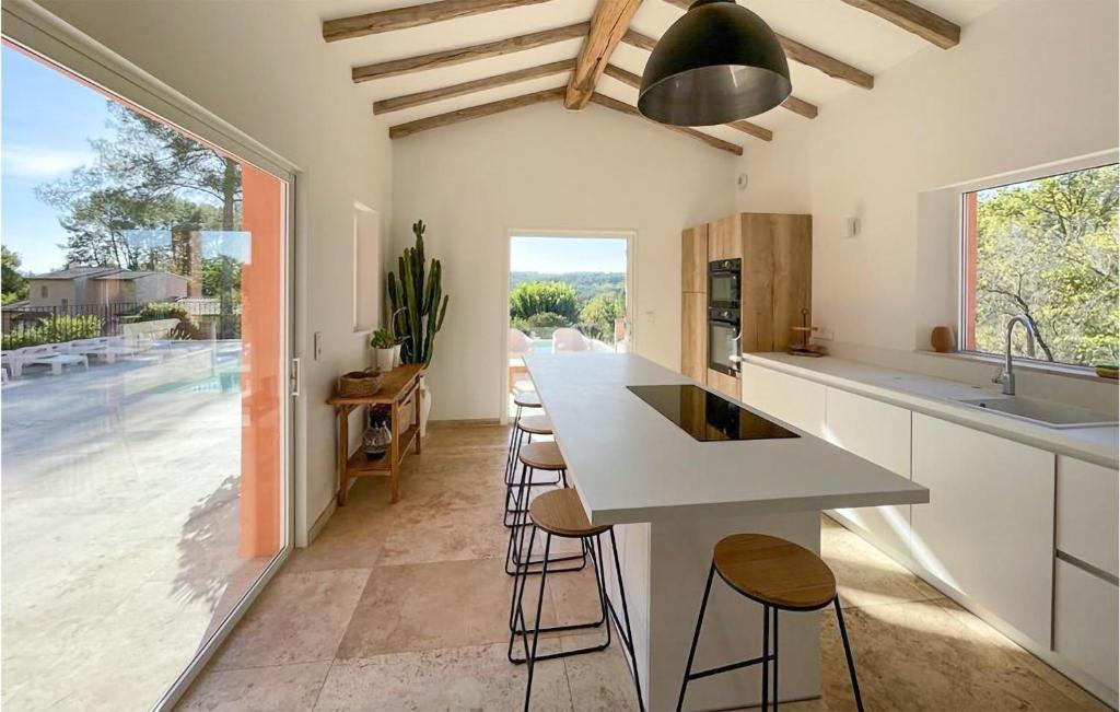 Nice Home In Lorgues With 4 Bedrooms, Outdoor Swimming Pool And Swimming Pool photo 4