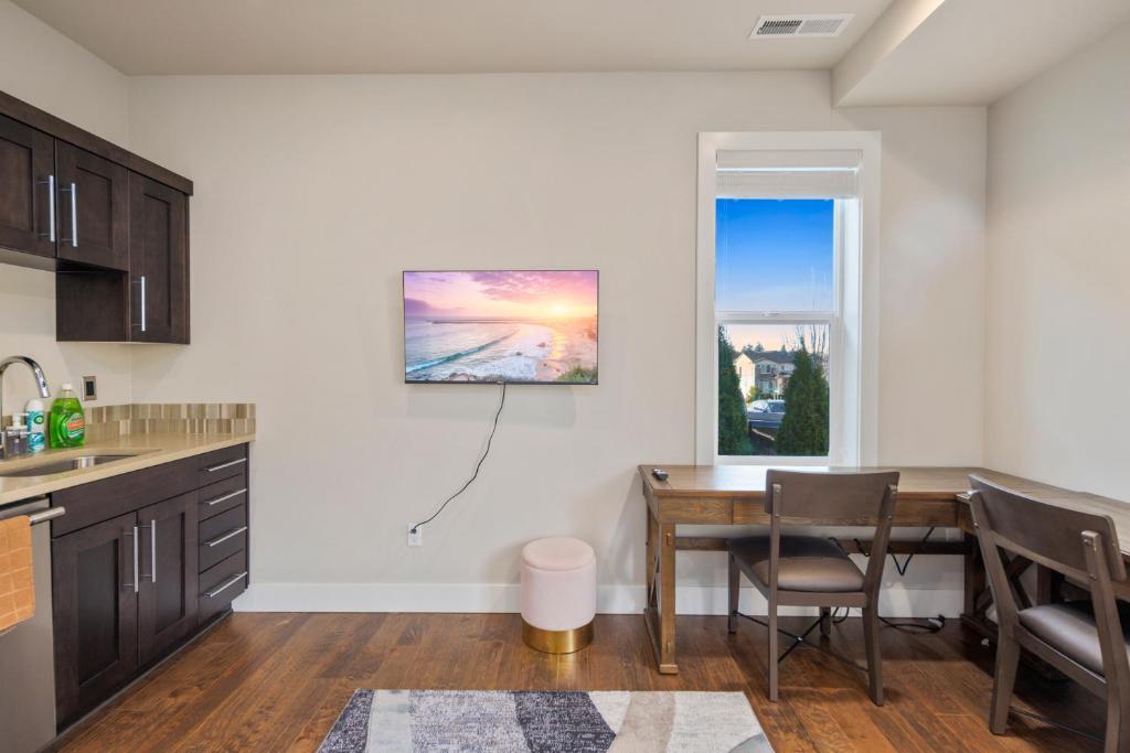 Luxurious Woodinville WA Guest Suite for Rent photo 2