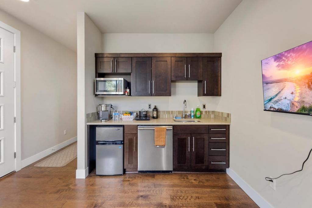 Luxurious Woodinville WA Guest Suite for Rent photo 1
