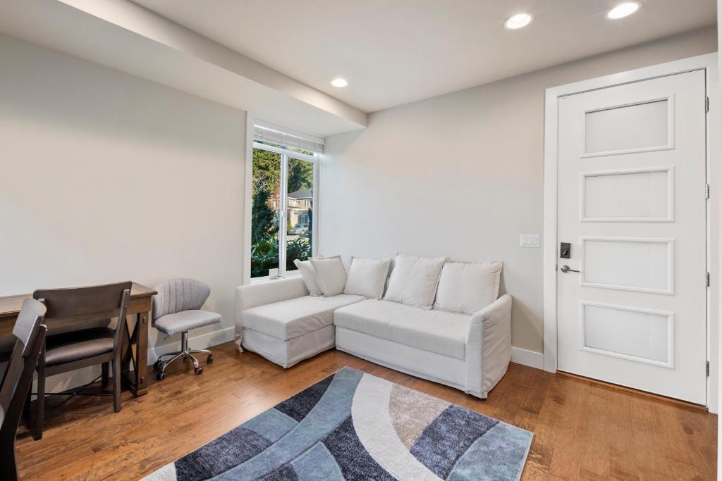 Luxurious Woodinville WA Guest Suite for Rent photo 4