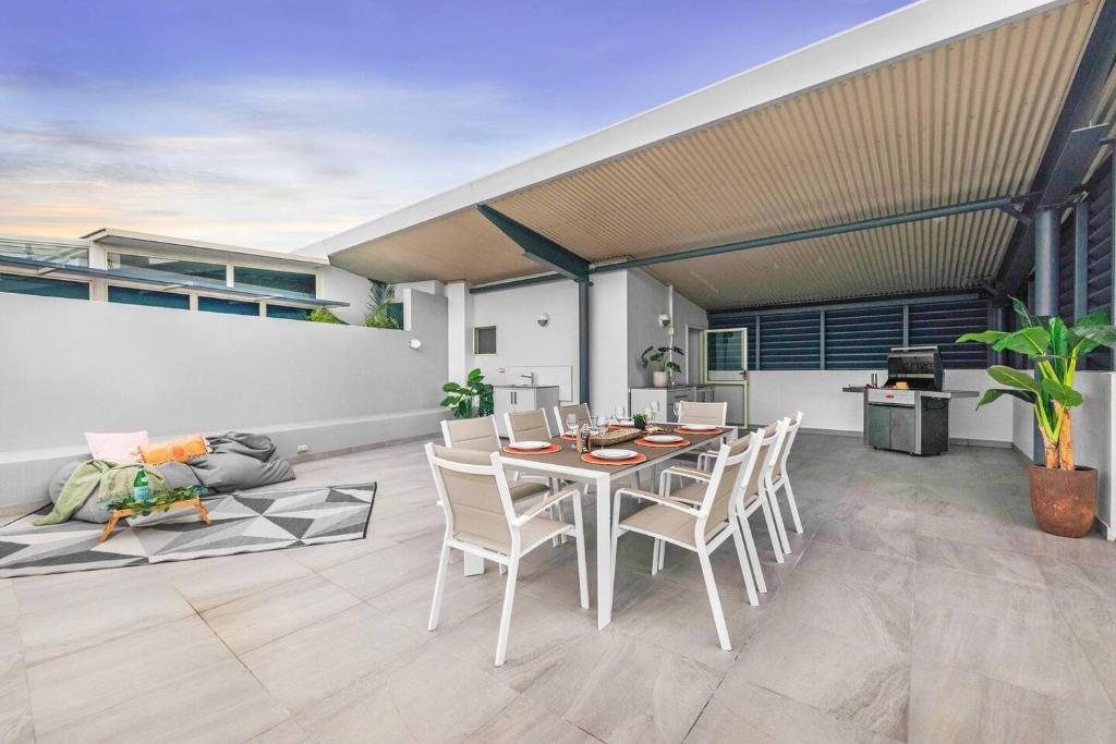 Captain's Lookout - Penthouse Living at Cullen Bay photo 1
