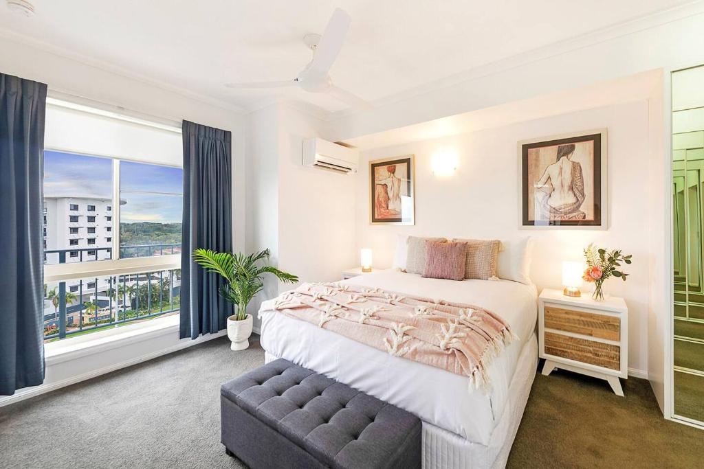 Captain's Lookout - Penthouse Living at Cullen Bay photo 3
