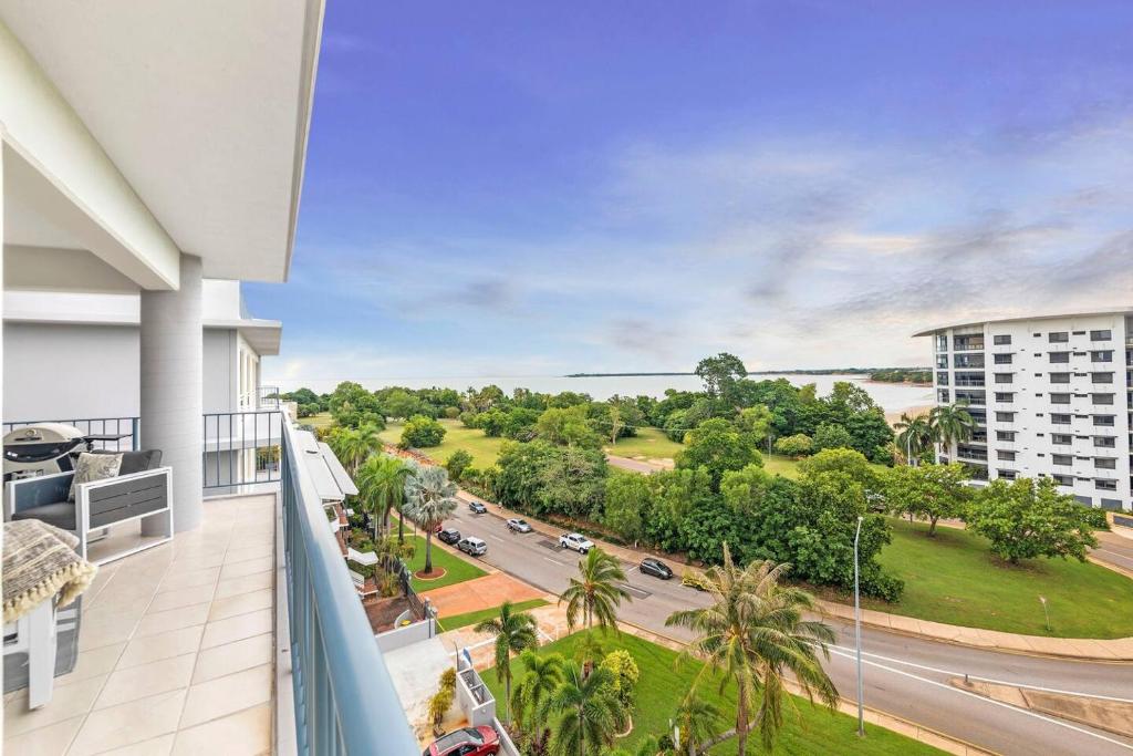 Captain's Lookout - Penthouse Living at Cullen Bay photo 4