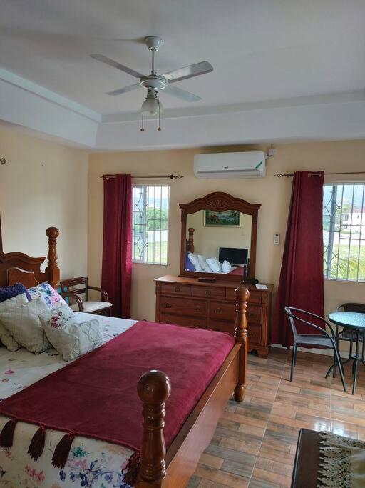 Alluring 1 Bedroom Penthouse Suite/ Priv. Terrace photo 1