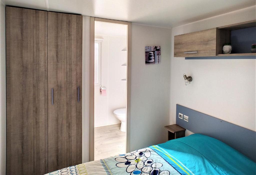 Mobil Home 6/8 Places vue dégagée photo 2