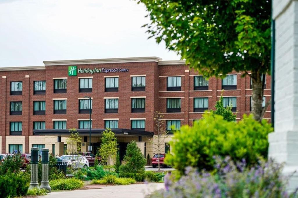 Holiday Inn Express & Suites Franklin - Berry Farms, an IHG Hotel photo 1