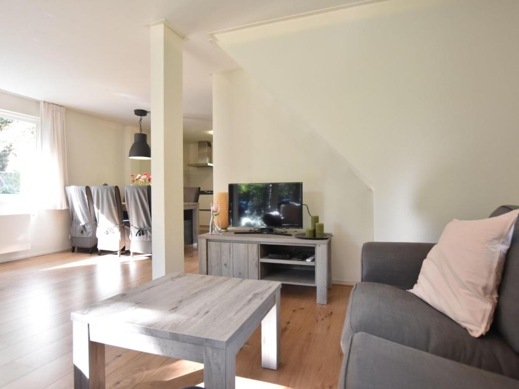 Chalet Oosterduinen by Interhome photo 1