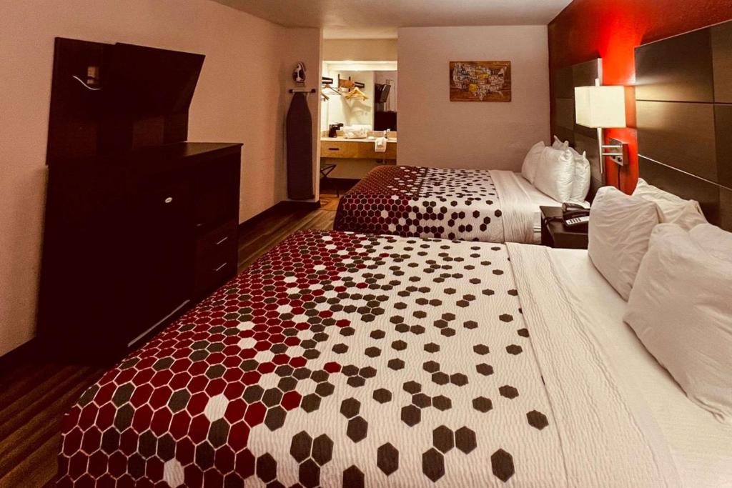 Econo Lodge Inn & Suites Downtown San Antonio Riverwalk Area image