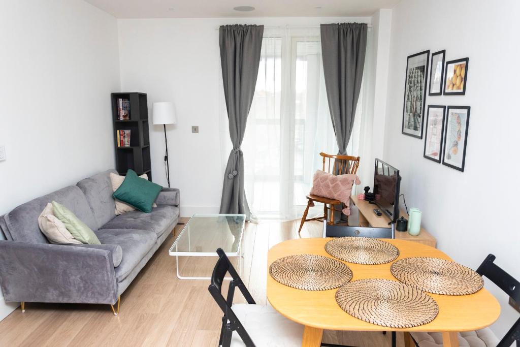 Modern Brixton Apartments - Tap to explore photos