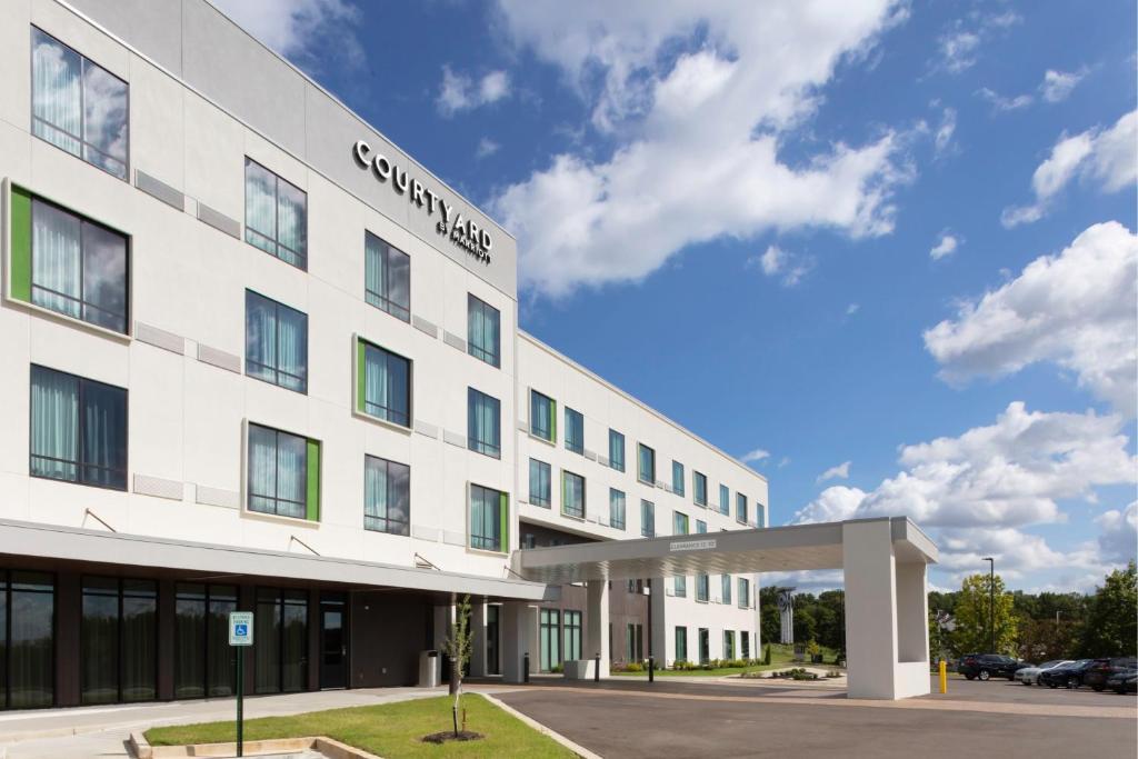 Courtyard by Marriott Memphis East/Galleria image