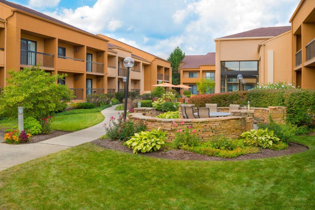 Courtyard by Marriott Chicago Deerfield image