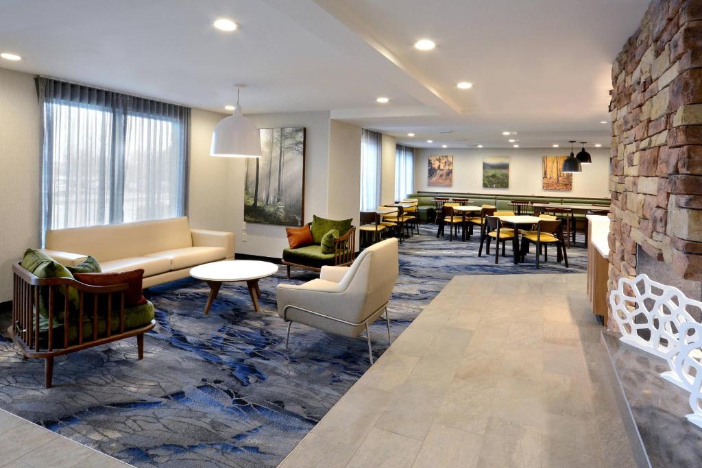 Fairfield Inn by Marriott Greensboro Airport image