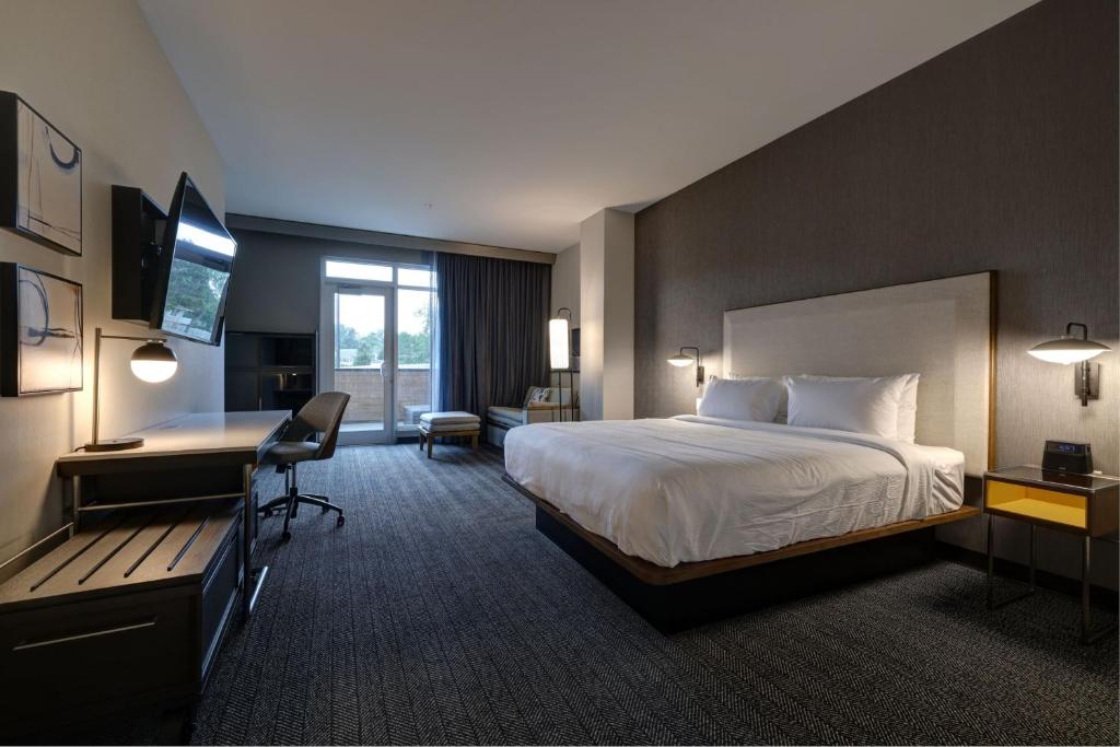 Courtyard by Marriott Iowa City University Heights image