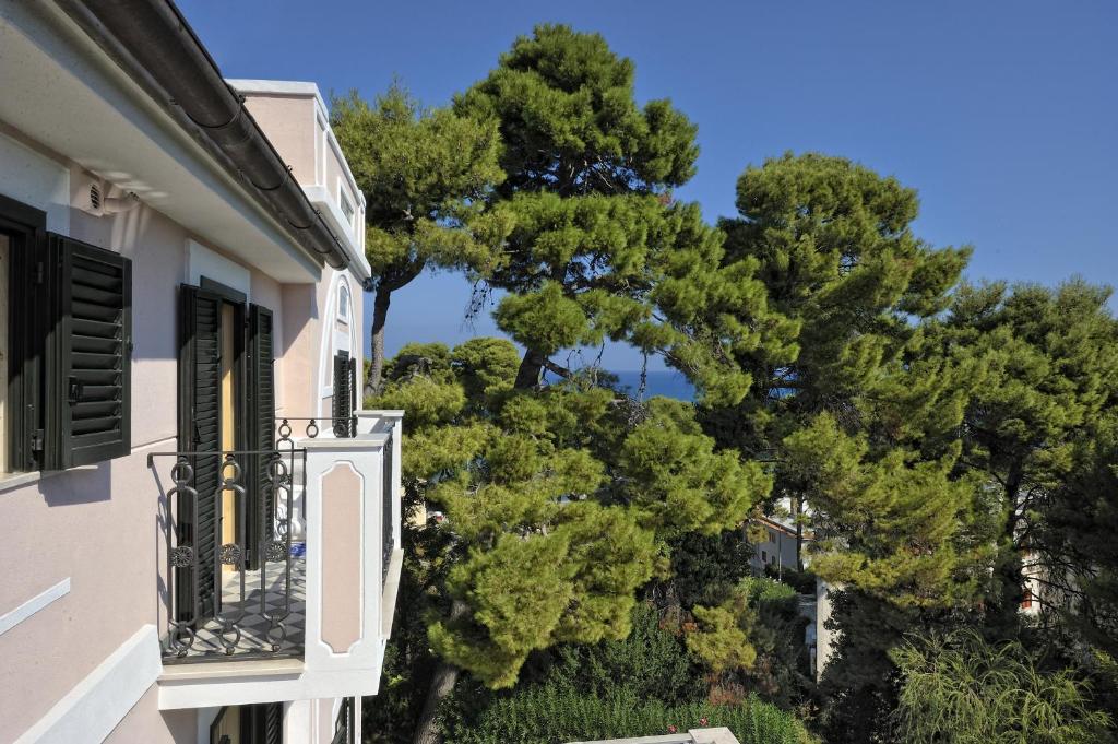 Park Hotel Villa Maria - Tap to explore photos