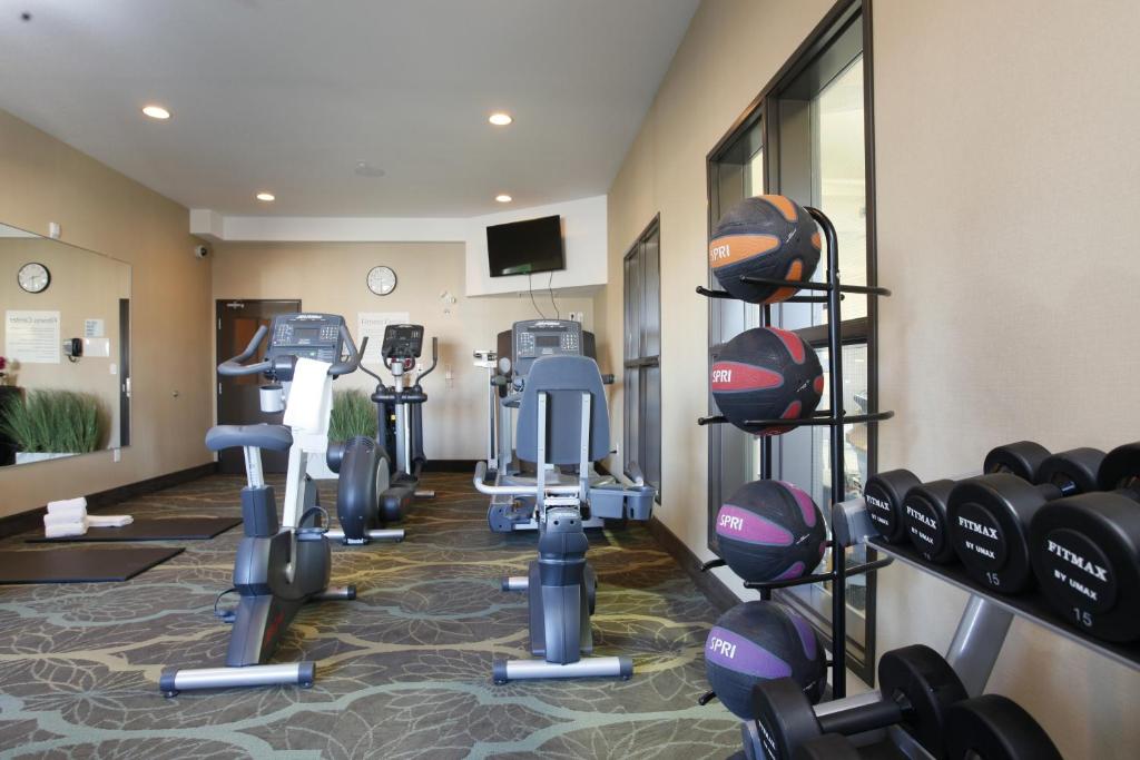 Holiday Inn Express Fort St John, an IHG Hotel photo 2