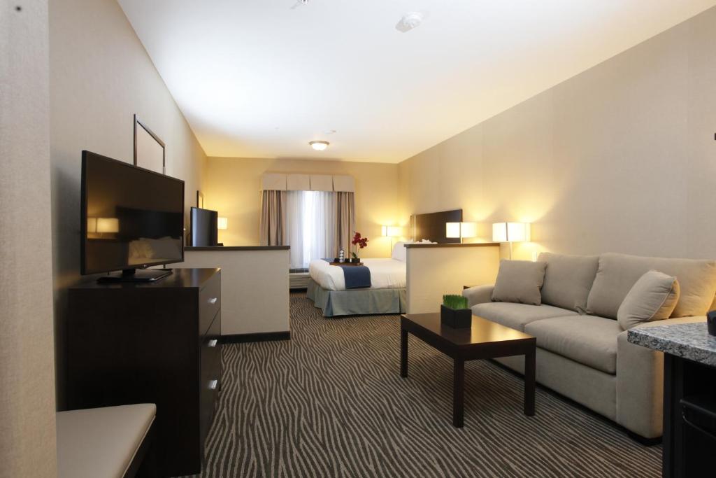 Holiday Inn Express Fort St John, an IHG Hotel photo 3
