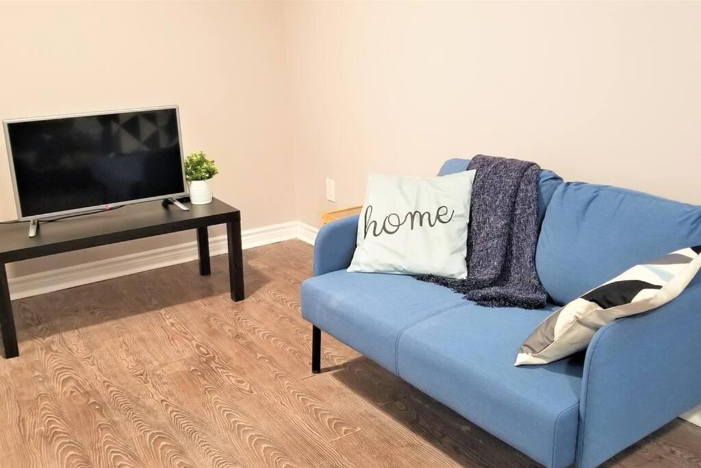 Charming Studio with Parking, Netflix, Full Kitchen - Close to Algonquin College photo 1