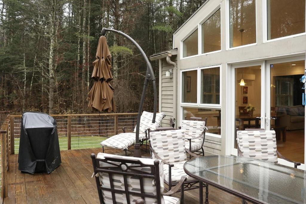 Woodland Hills Modern Cottage Minutes from Downtown Great Barrington photo 3