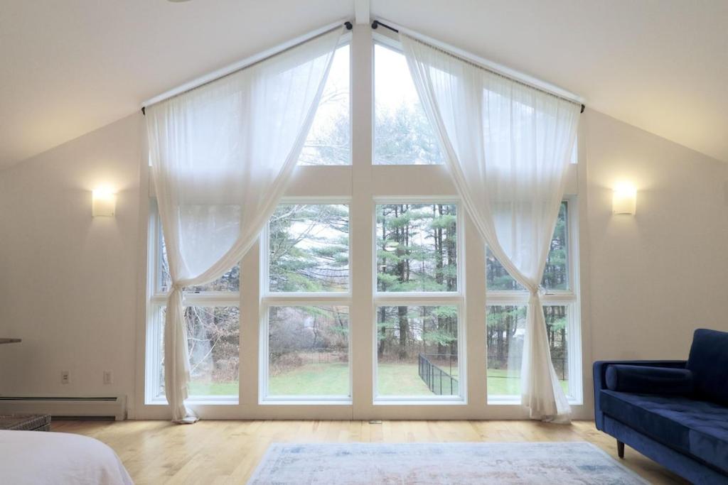 Woodland Hills Modern Cottage Minutes from Downtown Great Barrington photo 4