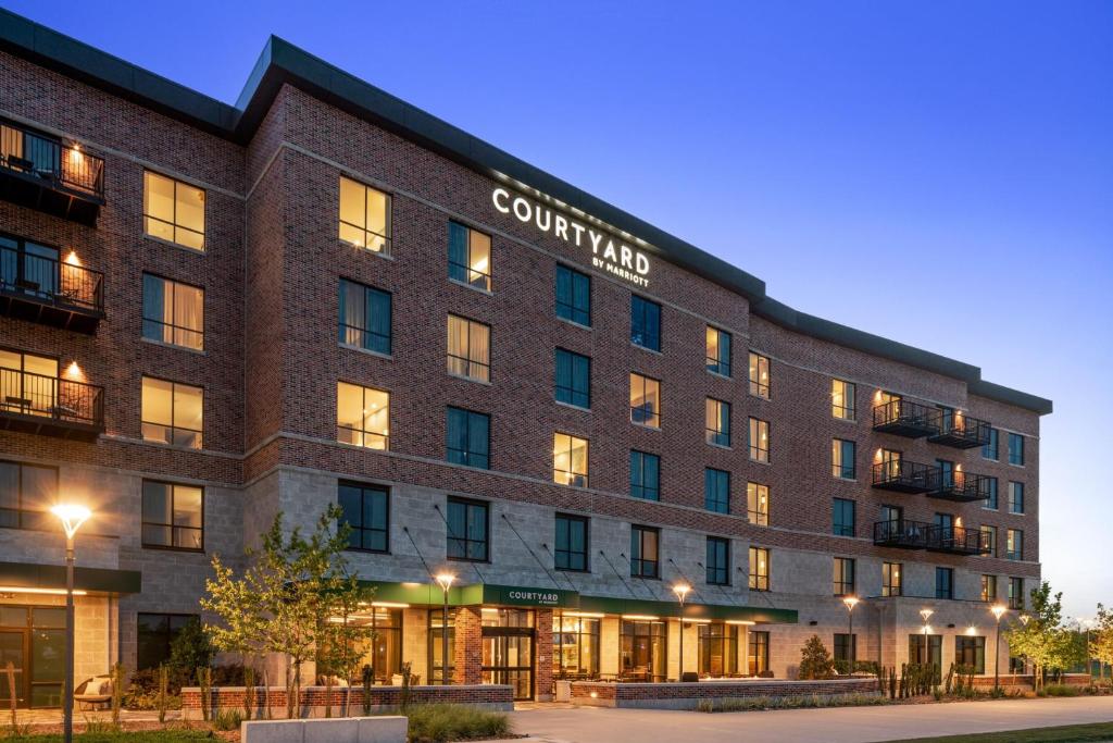 Courtyard by Marriott Houston Northeast image