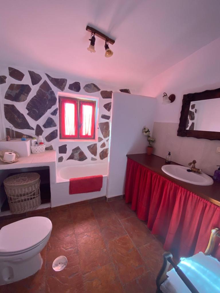 Beautiful Traditional town house - Tap to explore photos