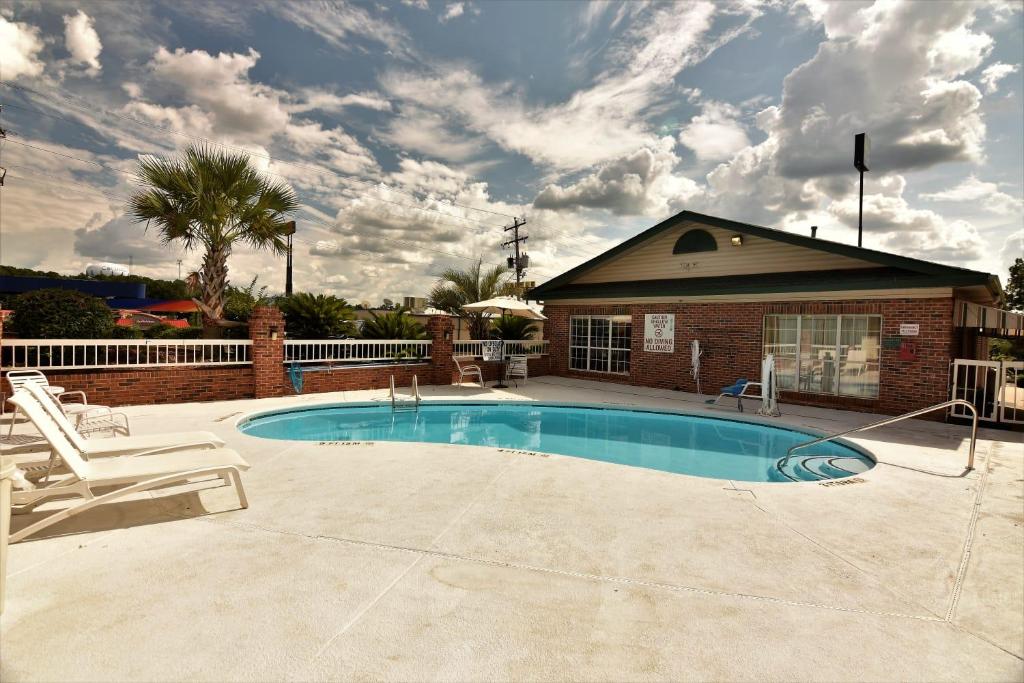Rodeway Inn Harbison Area image