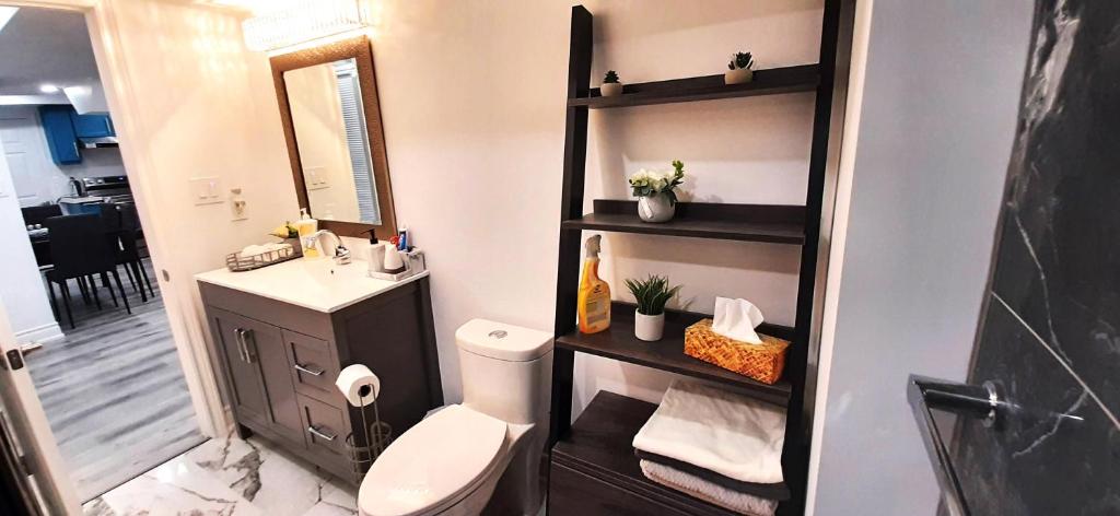 2 Bedrooms 2 washrooms 2 parking spots Basement Apartment photo 3