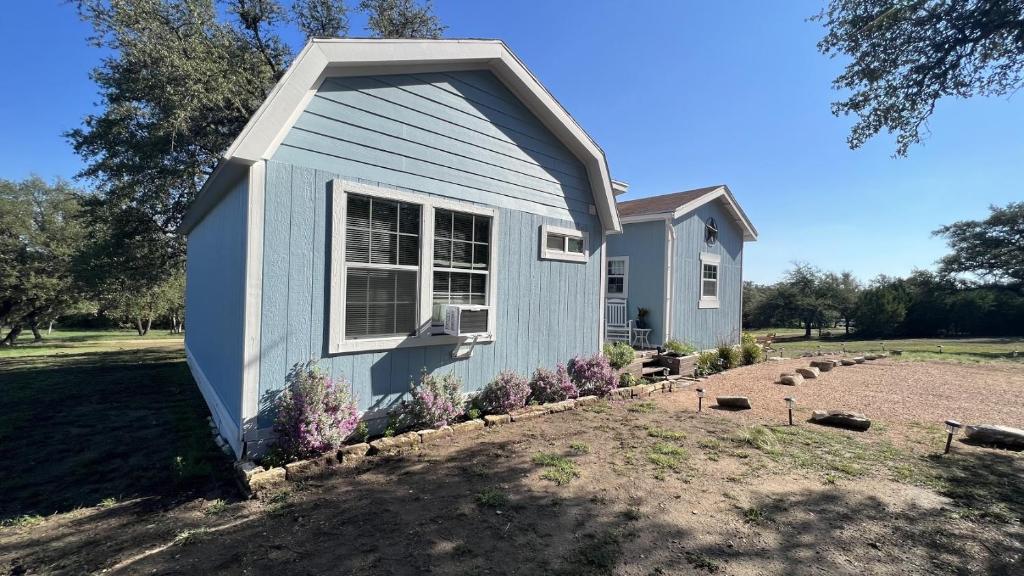 Hill Country Highland's Bluebonnet Cottage photo 2
