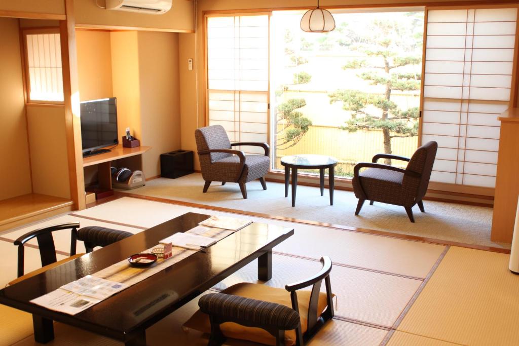 Hanabishi Hotel - Tap to explore photos
