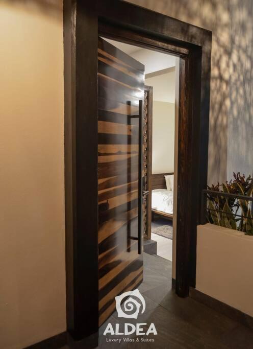 ESPECTACULAR SUITE+JACUZZI Y TERRAZA PRIVADA photo 2