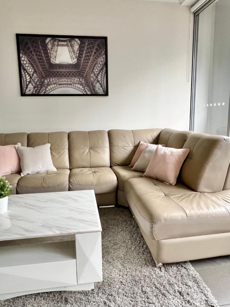 Charming One-Bed Apt in the Heart of Parramatta photo 2