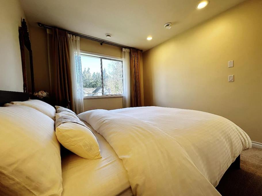 Super Cosy 8Bed & 6Bath in Vancouver heart near to airport photo 1