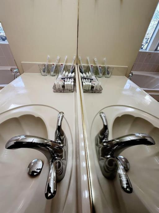 Super Cosy 8Bed & 6Bath in Vancouver heart near to airport photo 4