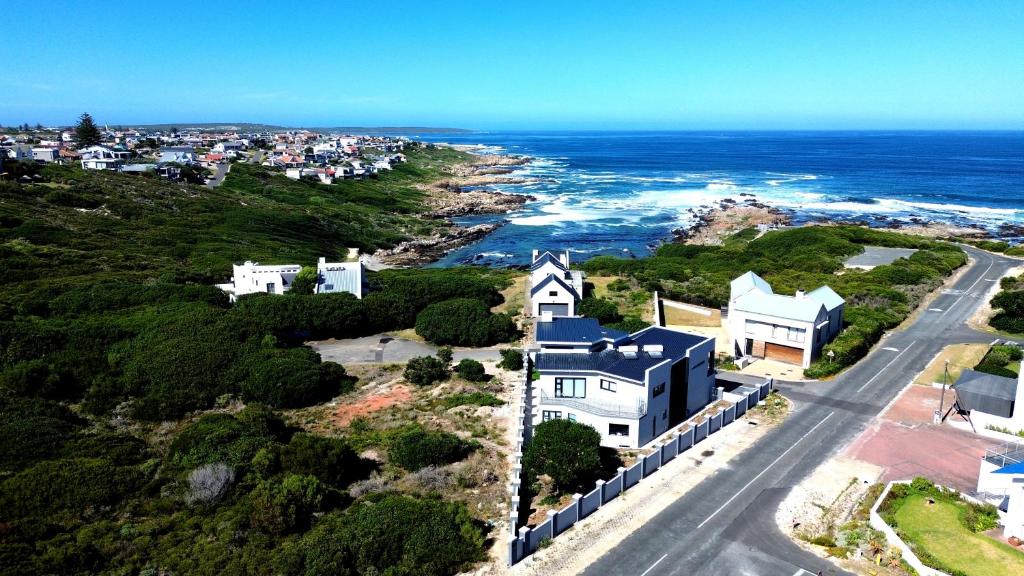 La Louwrens Bay Villa photo 1