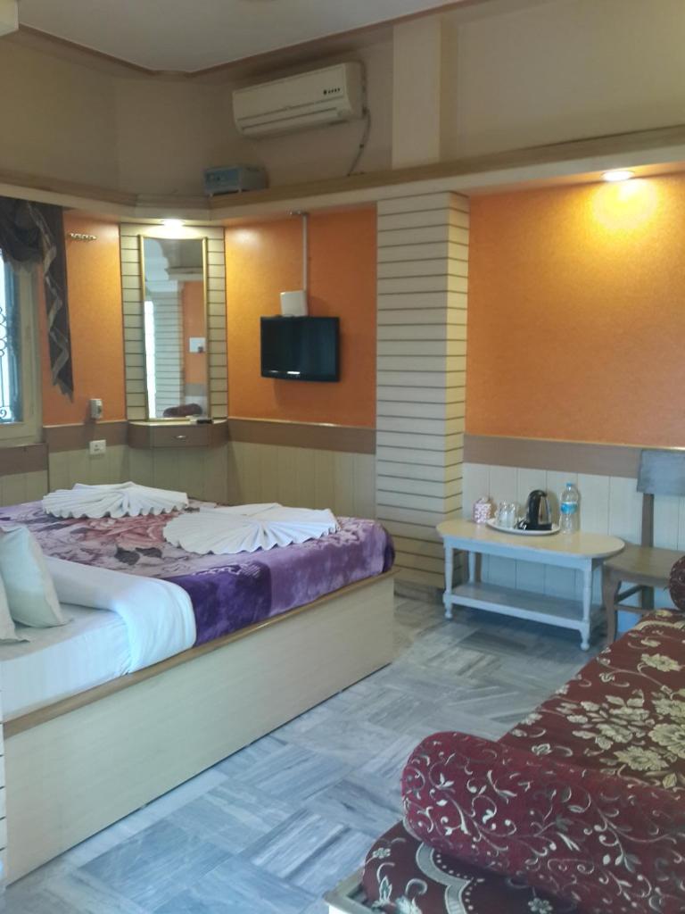 Трехместный (Deluxe Triple Bed Room City View), Hotel Temple On Ganges