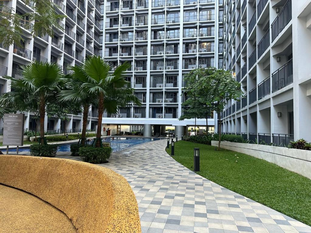 Homey Condo by the Bay, Metro Manila