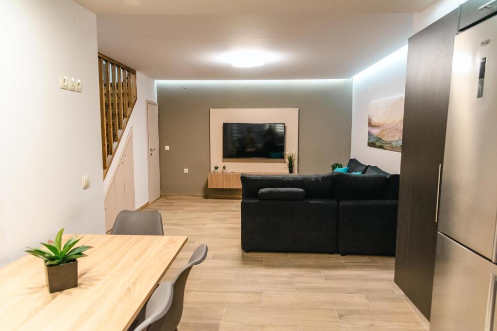 Elegant decorated house - Free Private Parking! photo 3