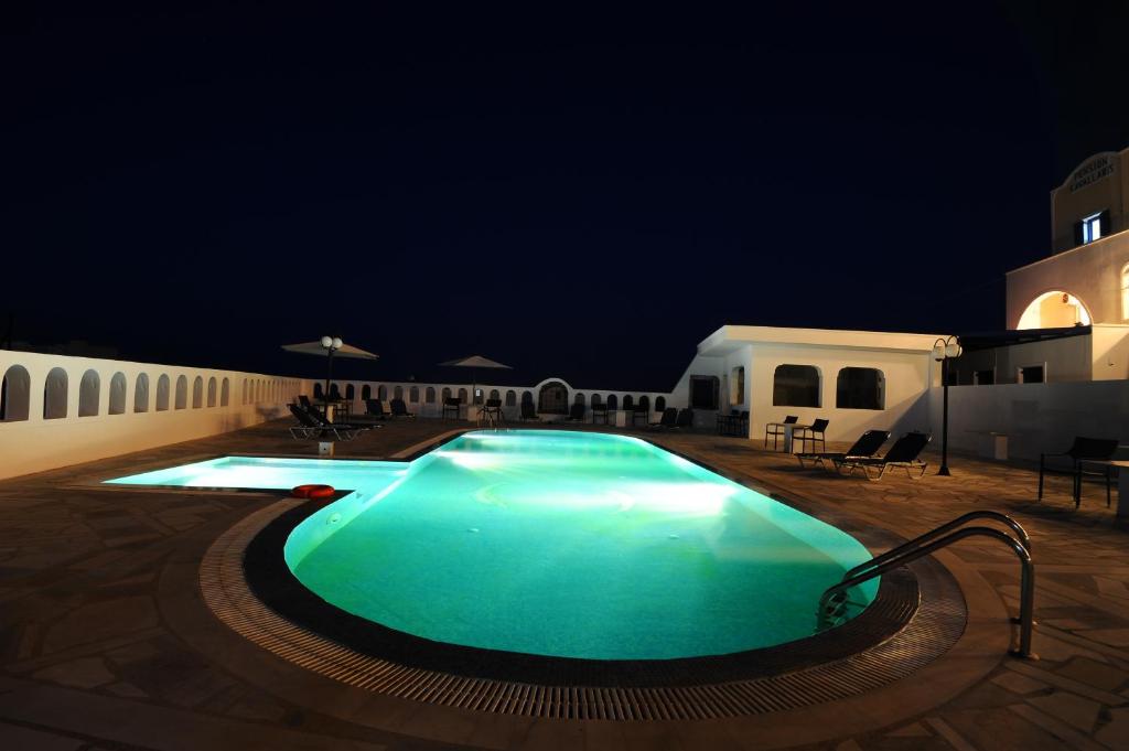 Villa Kavallaris & Apartments - Tap to explore photos