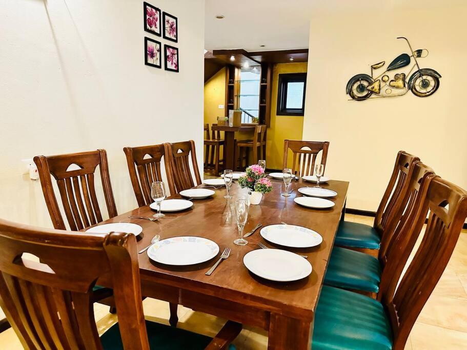 Waterfront Beach Villa In Baga with Private Pool photo 3
