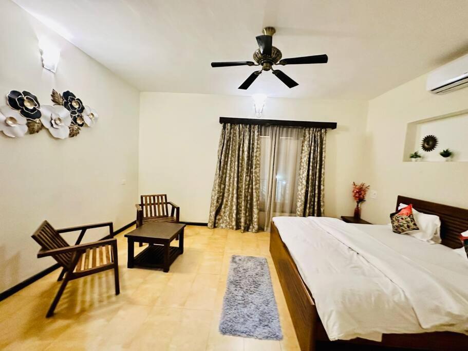 Waterfront Beach Villa In Baga with Private Pool photo 4