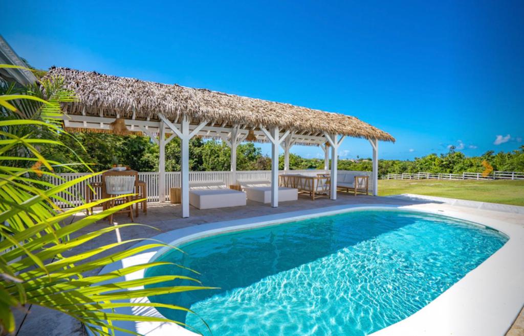 3 bedrooms villa at Les Terres Basses 200 m away from the beach with lake view private pool and enclosed garden photo 1