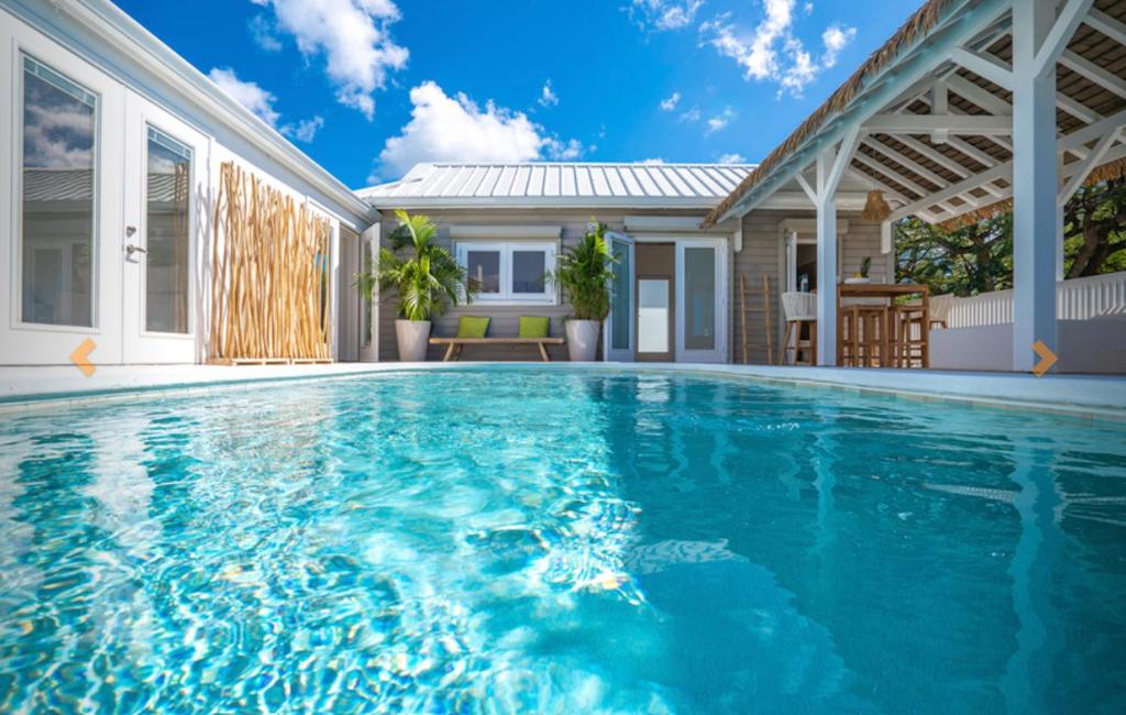 3 bedrooms villa at Les Terres Basses 200 m away from the beach with lake view private pool and enclosed garden photo 2