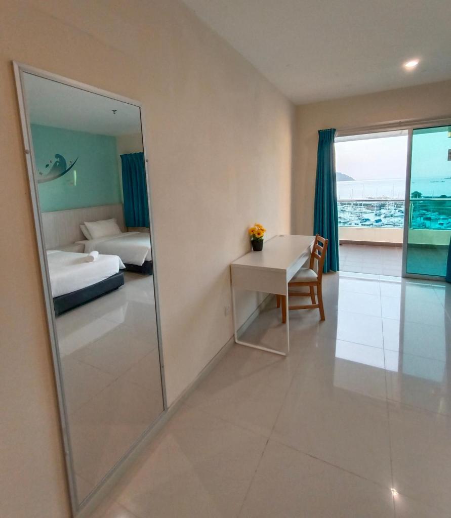 Glossy Homestay Marina Island photo 2