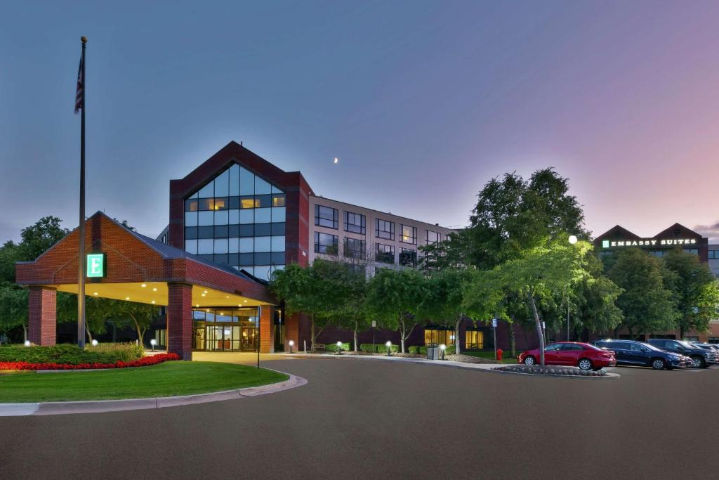 Embassy Suites by Hilton Auburn Hills image
