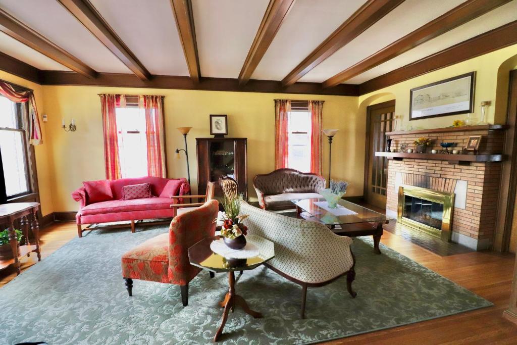 The Marshall House photo 2