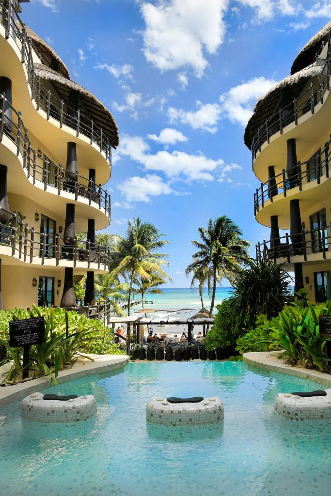 El Taj Oceanfront and Beachside Condo Hotel photo 3
