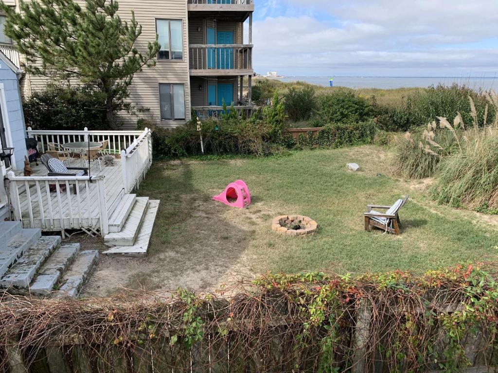 Sandy Dunes at the Beach - Beachfront, Wi-Fi, Pets home photo 4
